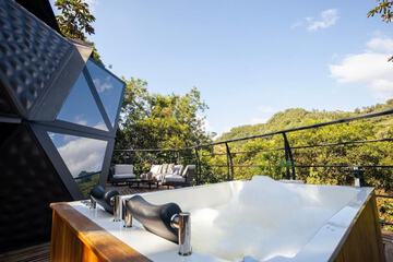 Private spa tub
