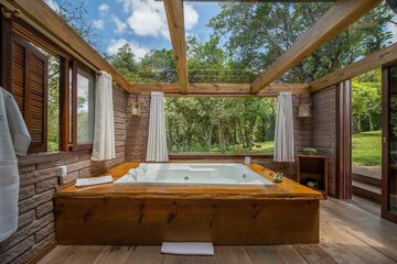 Jetted tub