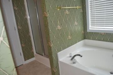 Deep Soaking Bathtub