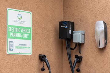 Electric vehicle charging station