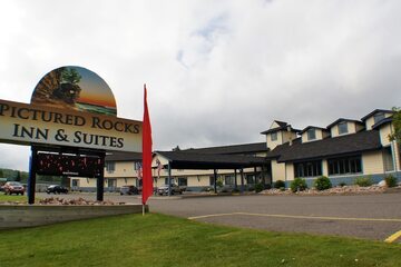 Pictured Rocks Inn & Suites
