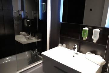Bathroom sink