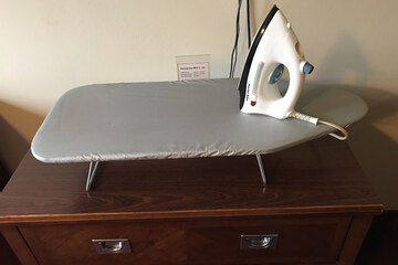 Iron/ironing board