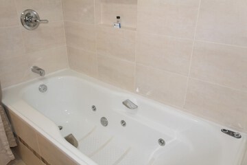 Jetted tub