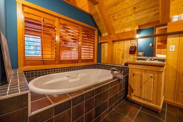 Deep soaking bathtub