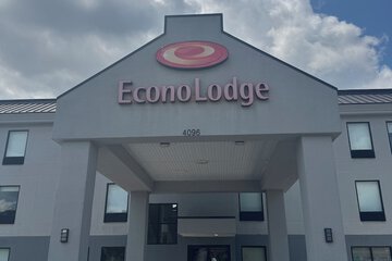 Econo Lodge Near Fort Gregg-Adams I-295