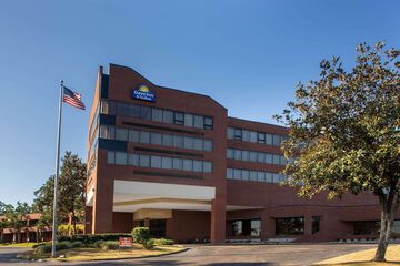 Days Inn & Suites by Wyndham Tallahassee Conf Center I 10