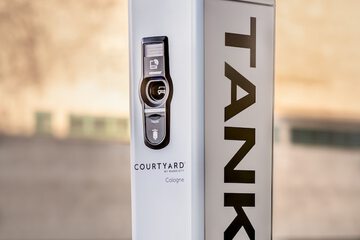 Electric vehicle charging station