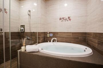 Jetted tub