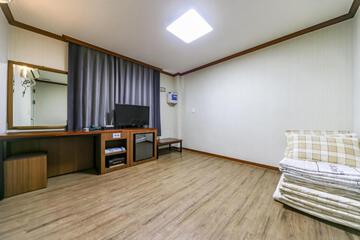 Photo 28