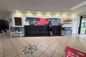 Red Carpet Inn & Suites