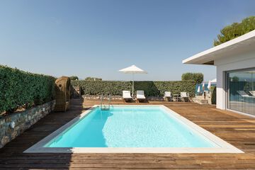 Private pool