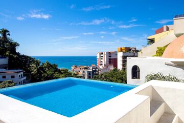 Infinity pool