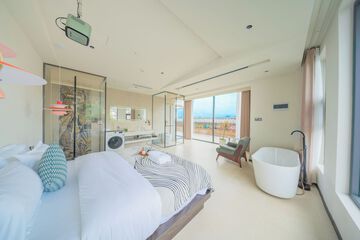 Deep soaking bathtub