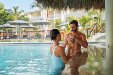 Swim-up bar