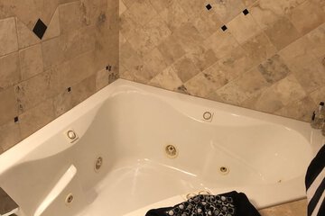 Jetted tub