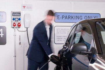 Electric vehicle charging station