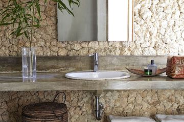 Bathroom sink
