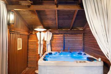 Private spa tub