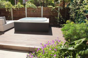 Private spa tub