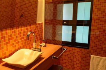 Bathroom sink
