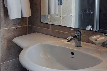 Bathroom sink