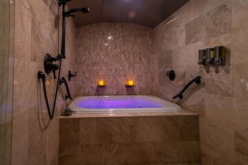 Private spa tub