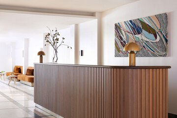 Hotel 2 of 102