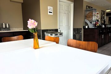 Breakfast area