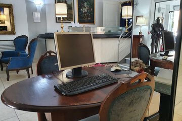 Lobby lounge