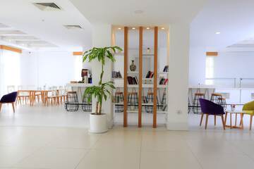 Lobby lounge