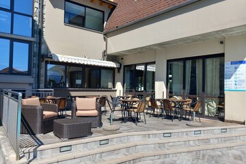 Poolside bar