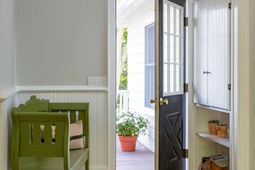 Check-in/check-out kiosk