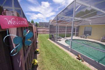 Indoor/outdoor pool