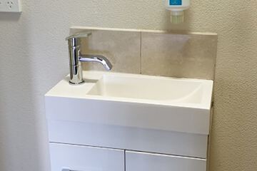 Bathroom sink