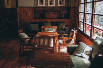 Lobby lounge