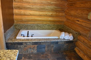 Deep soaking bathtub