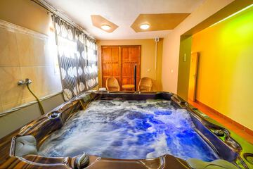 Indoor spa tub