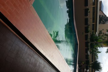 Indoor/outdoor pool