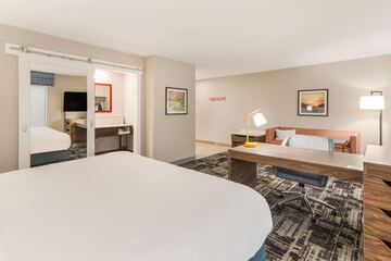 Room 18 of 43