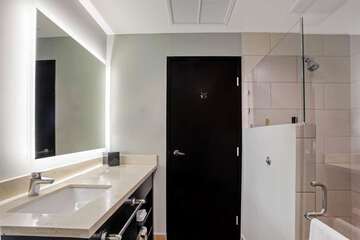 Guest room bath