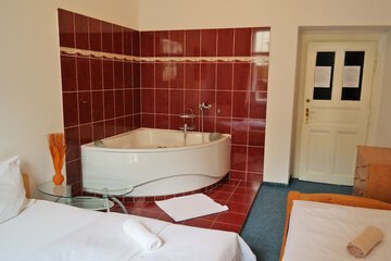 Deep soaking bathtub