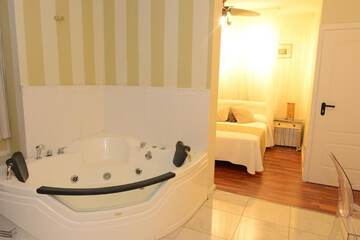 Jetted tub