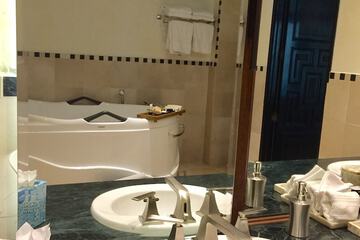 Jetted tub