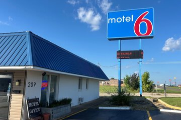 Motel 6 Sullivan MO