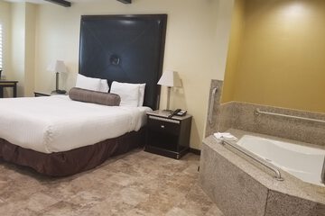 Deep soaking bathtub