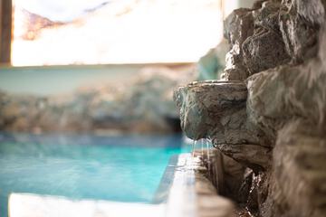 Indoor spa tub