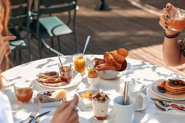 Breakfast meal