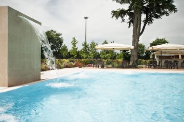 Pool waterfall