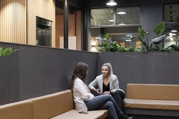 Lobby lounge